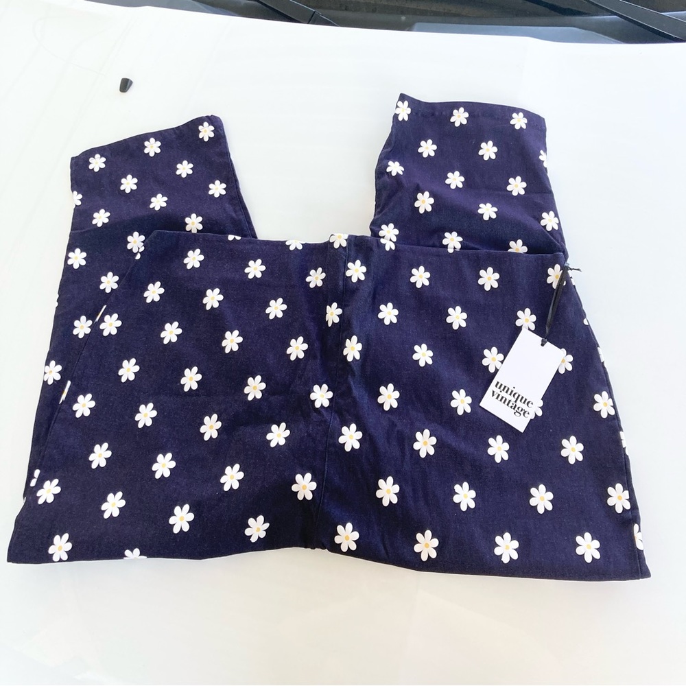 Unique Vintage Daisy Print Rachelle Capri Pants, size 3x NWT